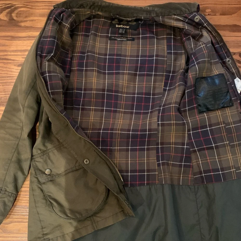 Barbour Women’s Beadnell Wax Cotton Jacket, Olive, Size 0-2 - Picture 3 of 7